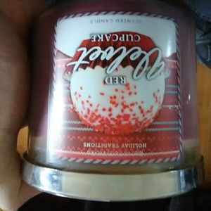 Bath& body works red velvet cupcake scented candle